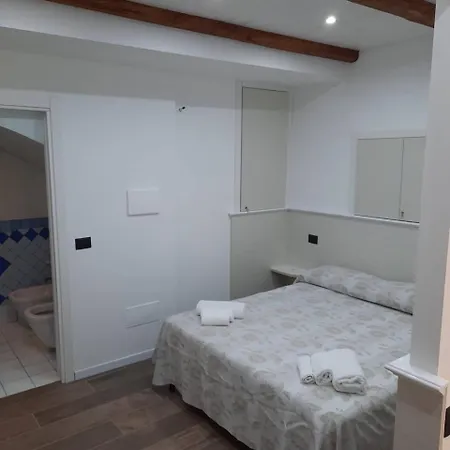 לינה וארוחת בוקר Residenza Cardinale טרופאה