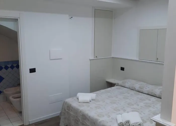 לינה וארוחת בוקר Residenza Cardinale טרופאה