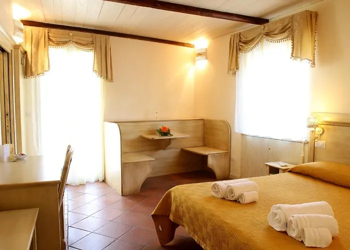 לינה וארוחת בוקר Residenza Cardinale טרופאה